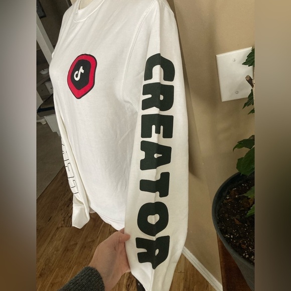 Tik tok certified creator long sleeve white crew neck size XS - Picture 5 of 6